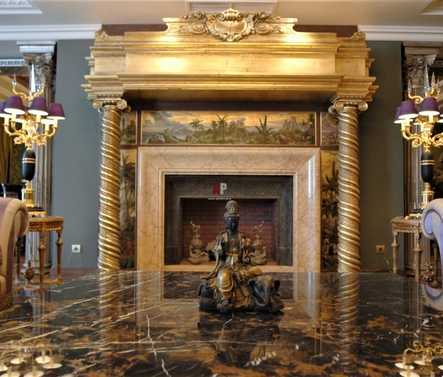 Камин в римском стиле