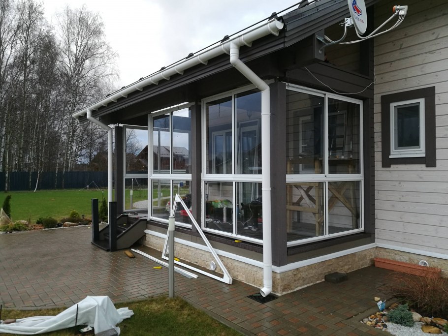 Застеклённая веранда к дому