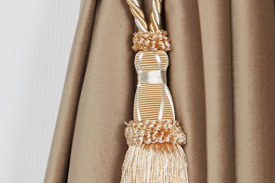 Серые шторы