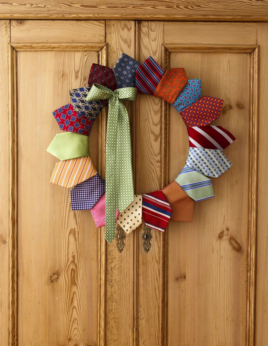 Новогодние украшения из галстука