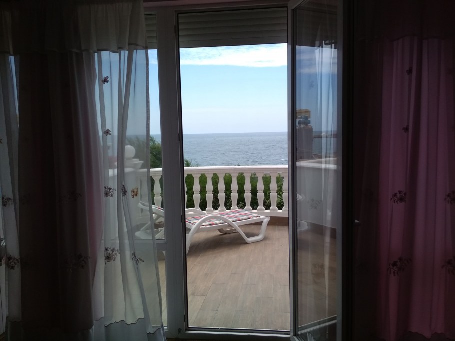 Алупка эллинг берег