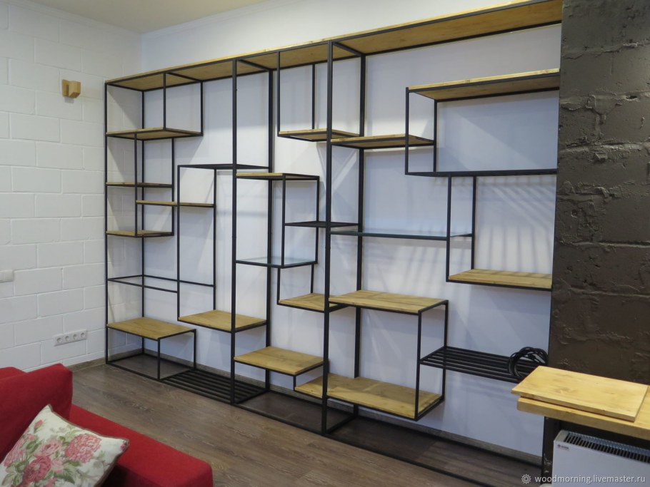 Стеллаж во всю стену