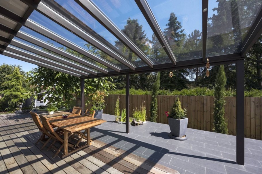 Пергола с прозрачной крышей