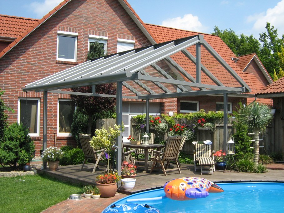 Веранда с прозрачной крышей пристроенная к дому