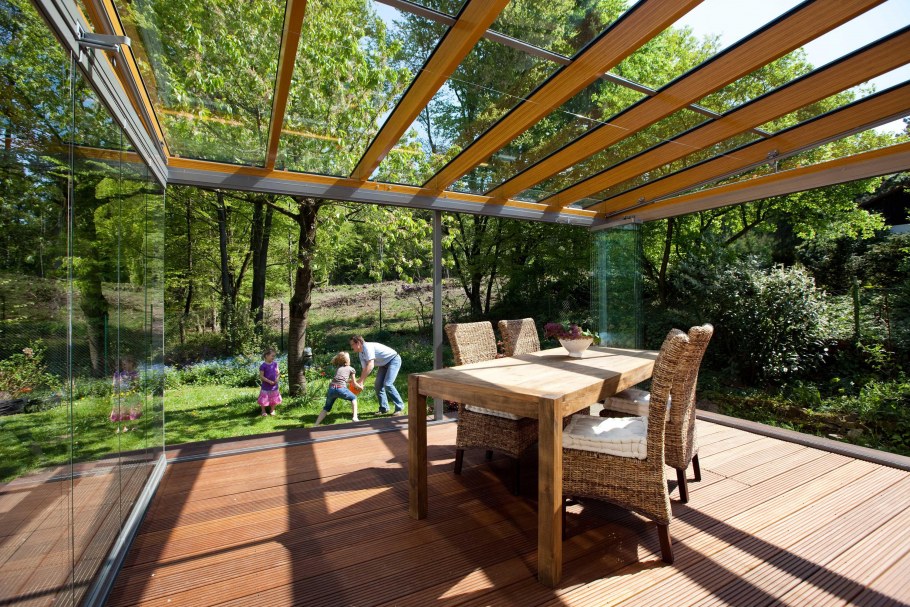 Веранда с прозрачной крышей