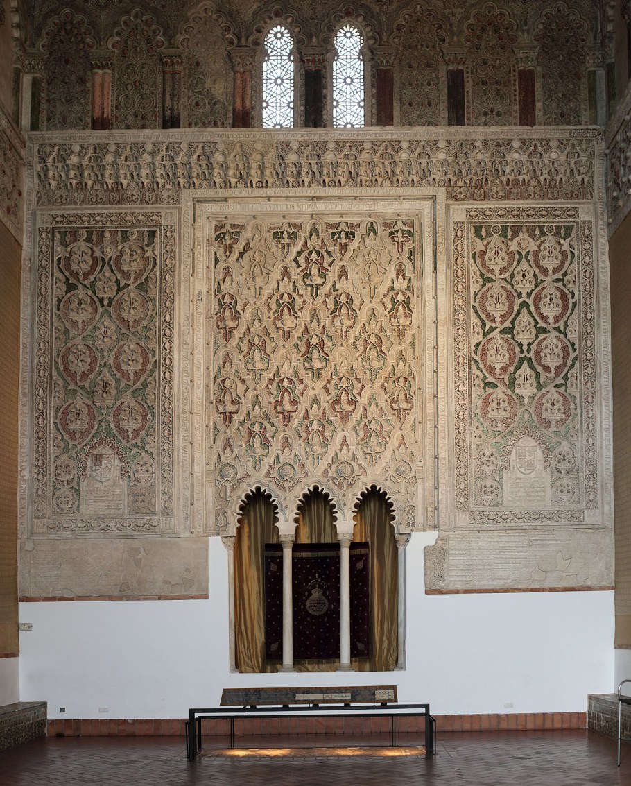 Дворец Альгамбра в арабском востоке