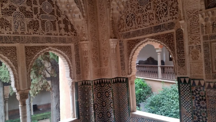 Мавританский дворец Альгамбра интерьер