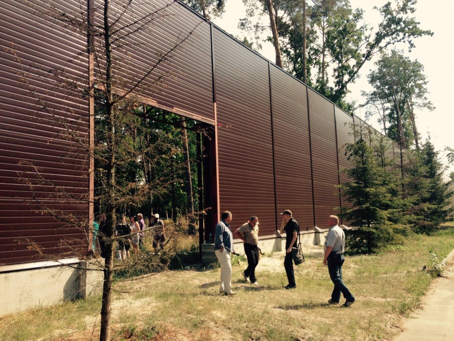 Высокий забор