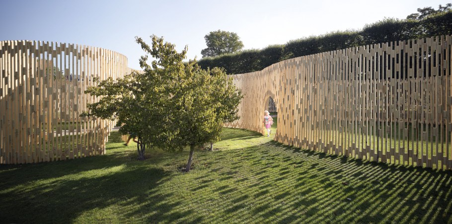 Параметрический забор из дерева