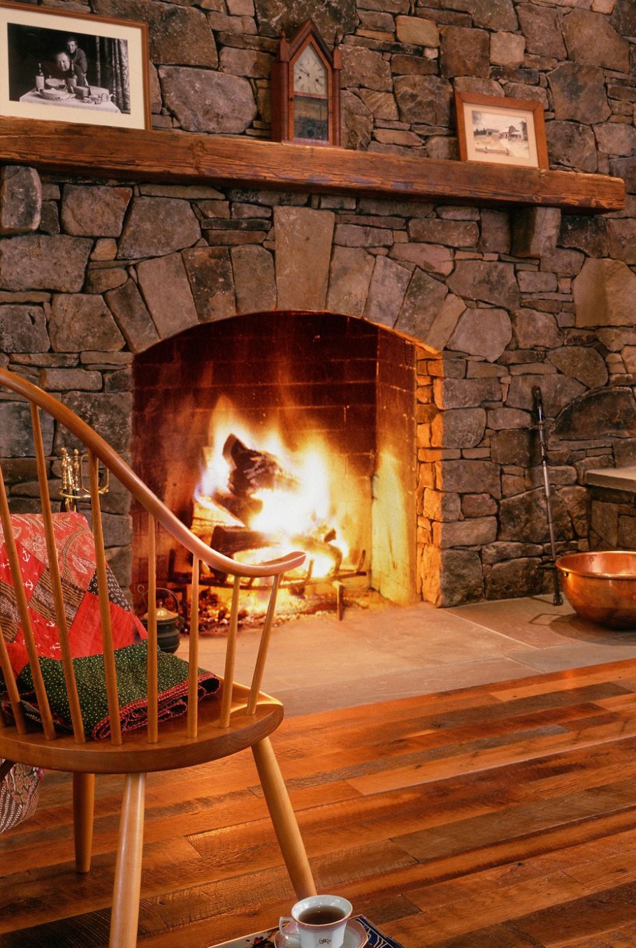 Камины в деревенском стиле