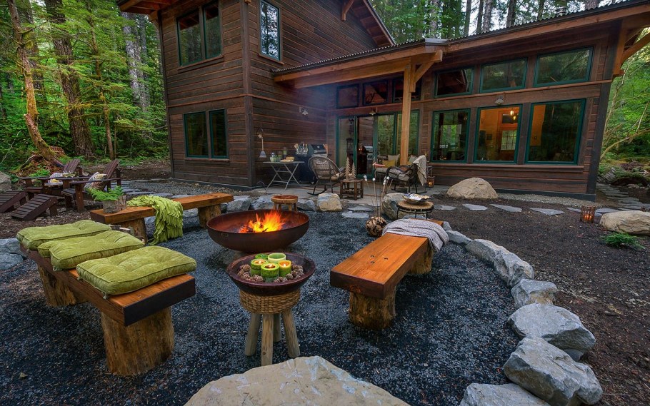 Зона барбекю в лесу