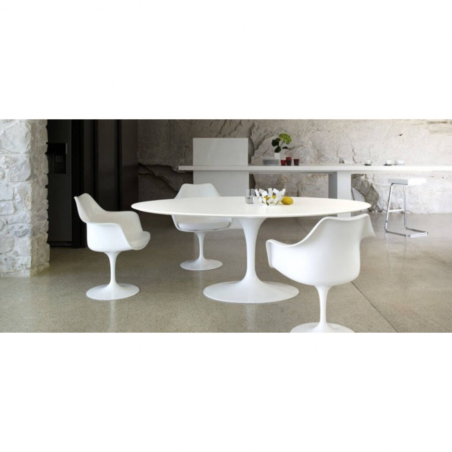 Круглый стол Тулип в интерьере