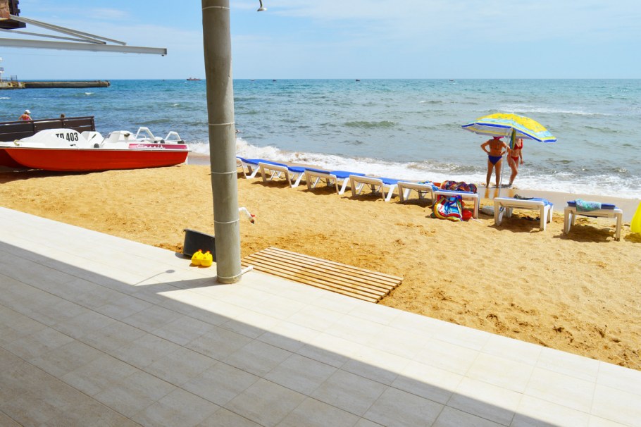 Феодосия комплекс эллингов у моря Черноморская набережная 42