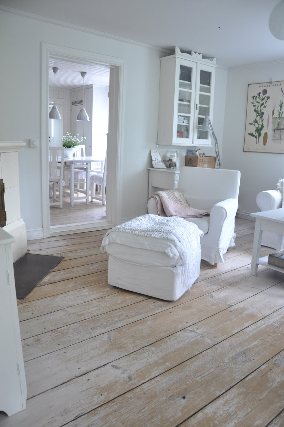 Белая мебель деревянный пол