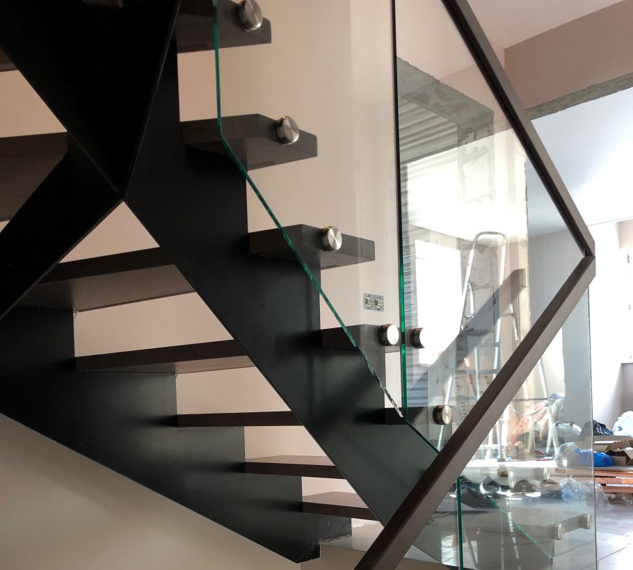 Лестница со стеклом