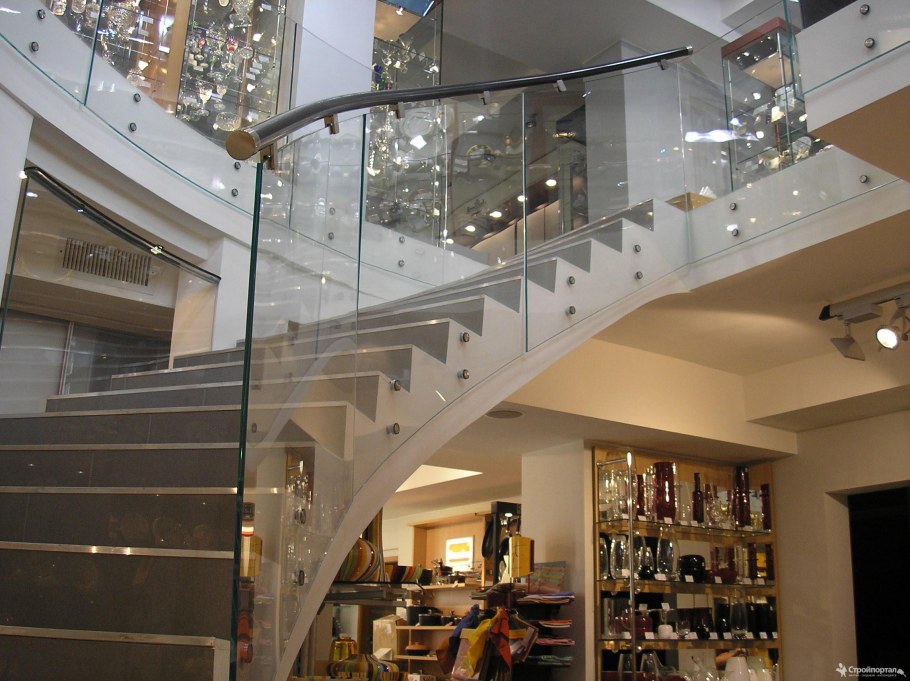 Лестница на больцах