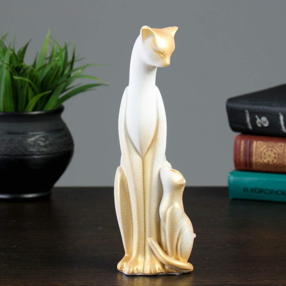 Фигурки и статуэтки для интерьера