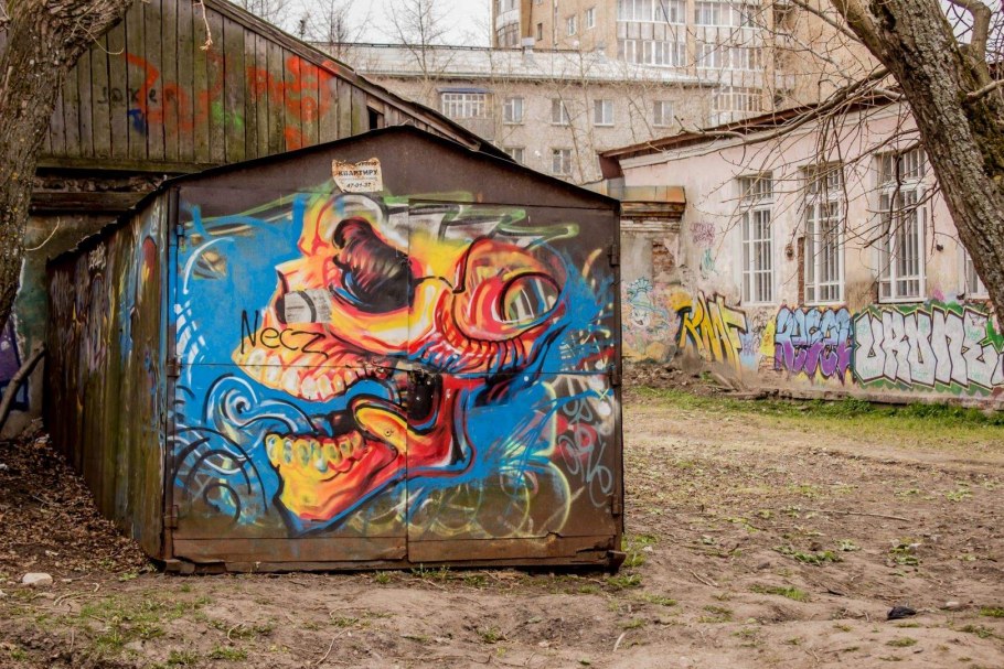 Роспись на заборах и стенах