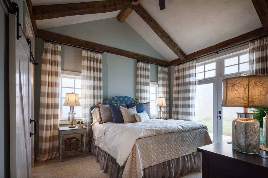 Потолок в деревенском стиле