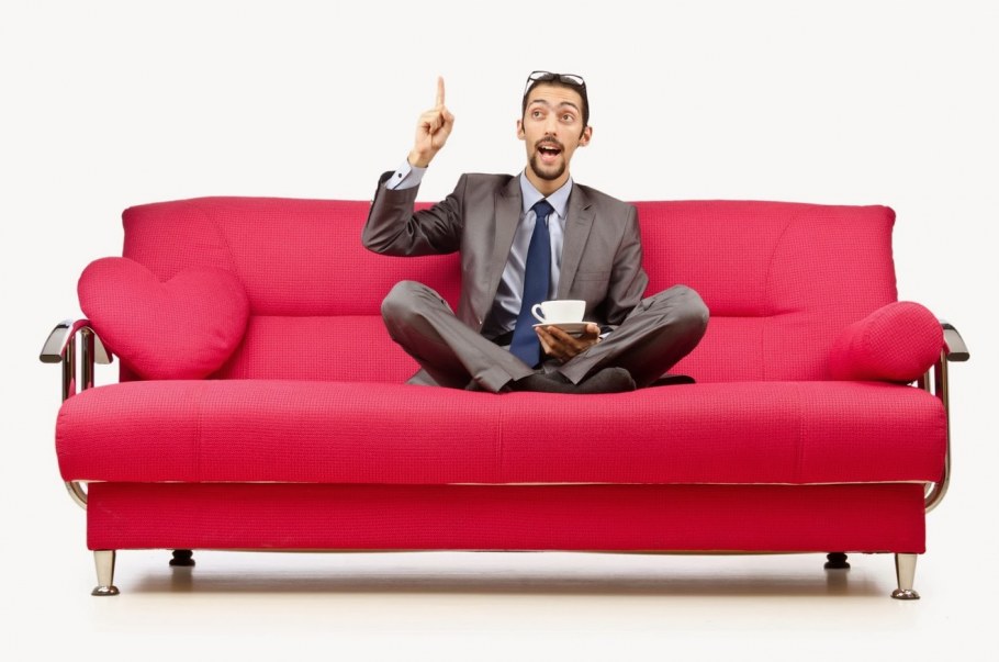 Красивый диван в интерьере