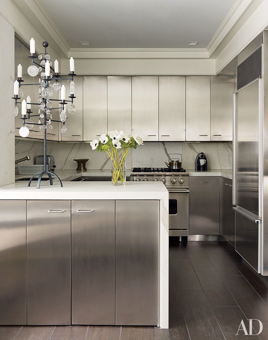 Кухня с металлическими фасадами