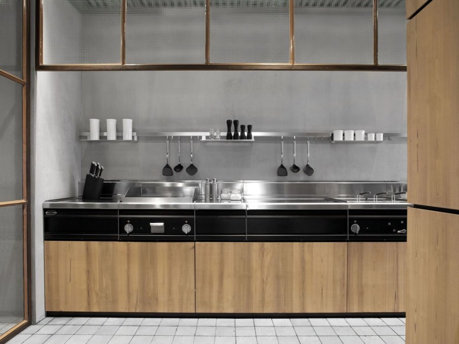 Потолок на кухне ресторана