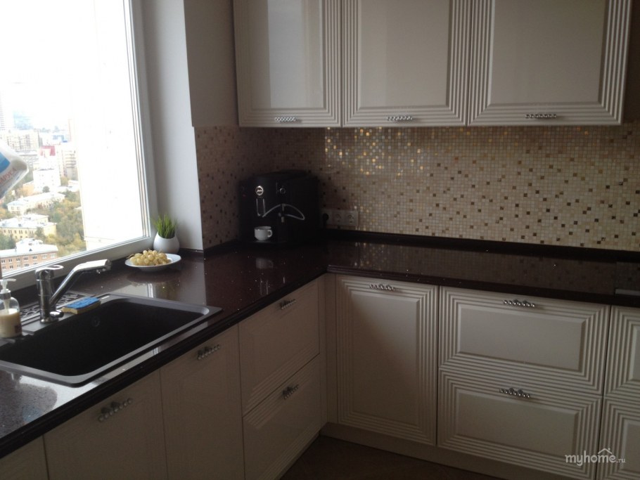 Белая глянцевая кухня