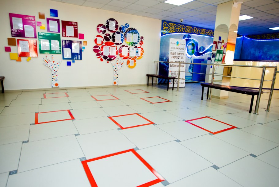 Отделка стен в школе