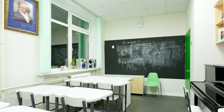 Современные стены в школе