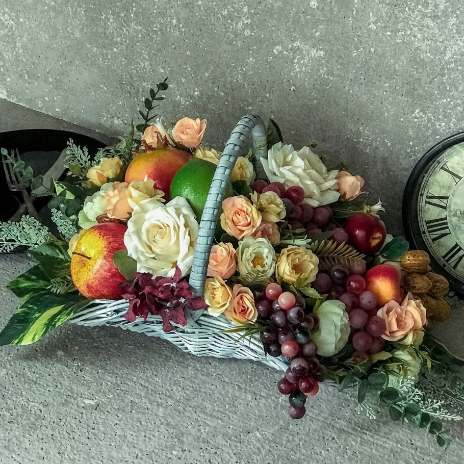 Композиции из искусственных фруктов