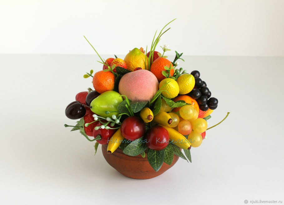 Композиции из искусственных фруктов