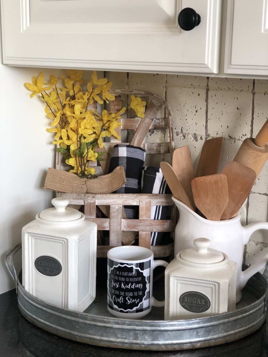 Декор кухни искусственными цветами