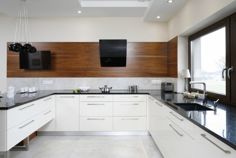 Кухня мебель Холл черная с деревом