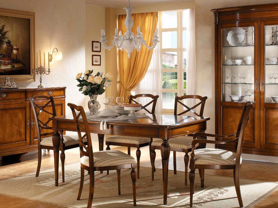 Сервант в столовую в классическом стиле