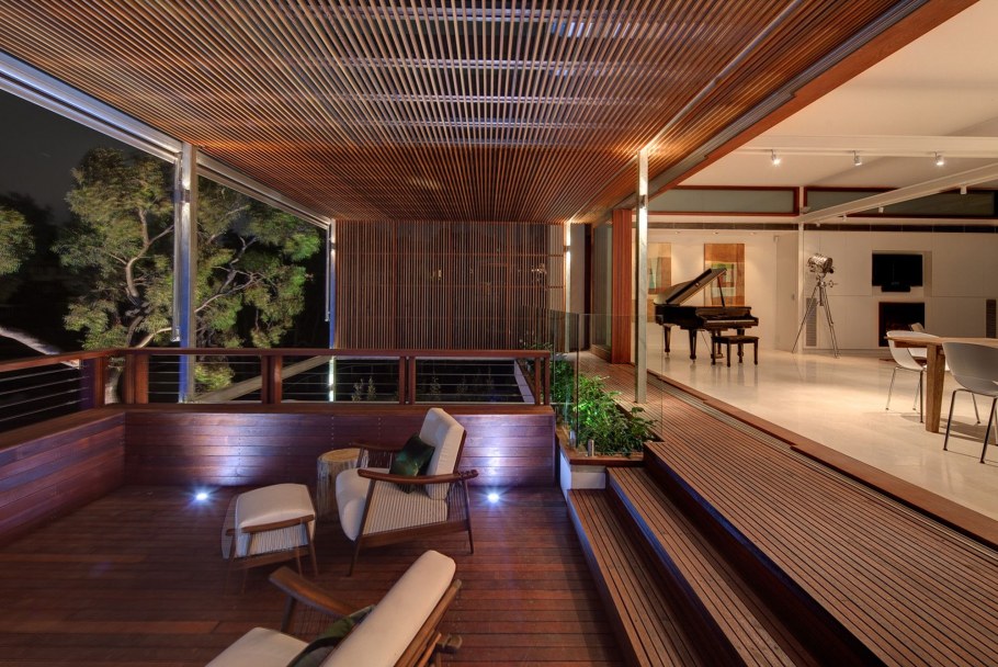 Многоуровневая терраса с бассейном