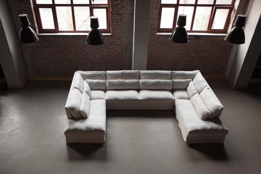 Большой квадратный диван