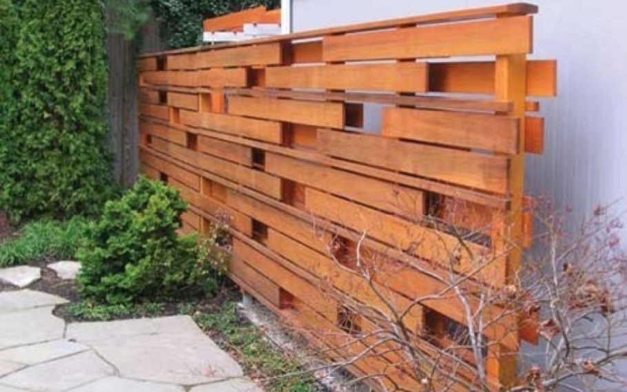 Красивый деревянный забор