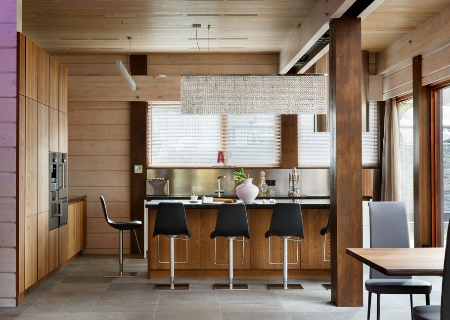 Кухня с гостинной с вагонкой