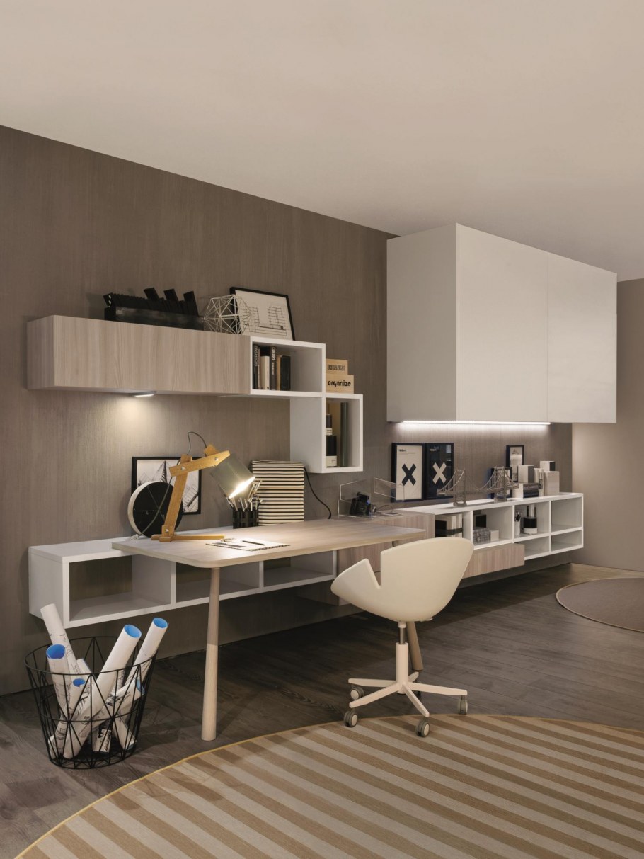 Стол в комнату подростка