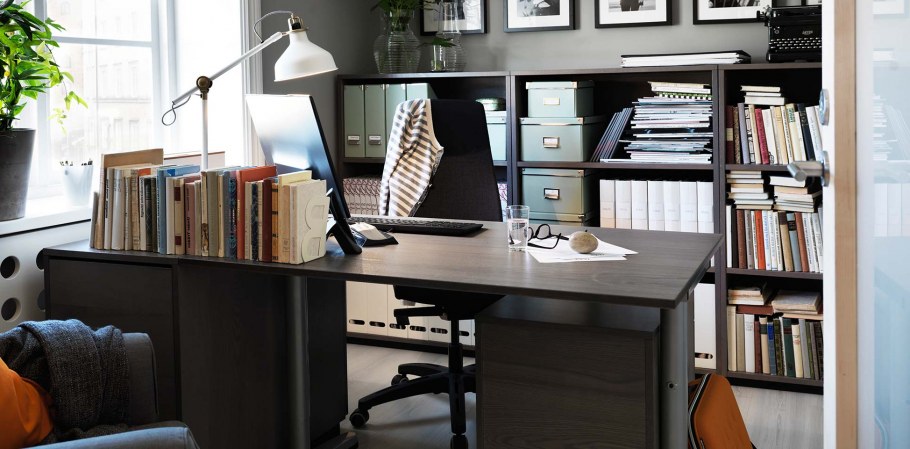 Интерьер кабинета с мебелью икеа