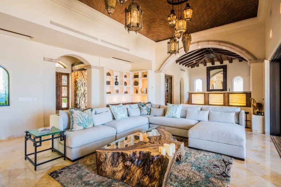 Шторы в однокомнатную квартиру в современном стиле