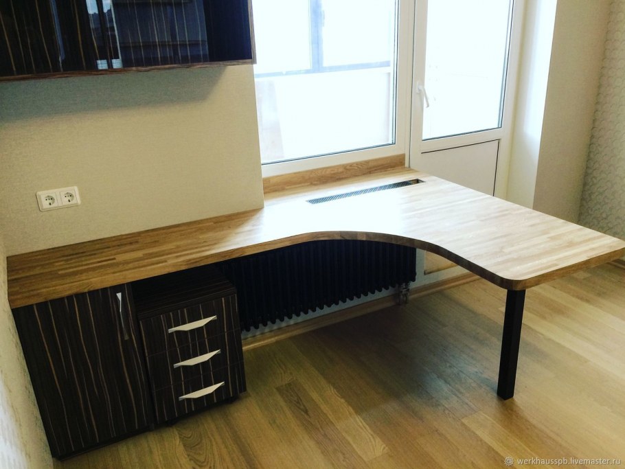 Письменный стол подоконник