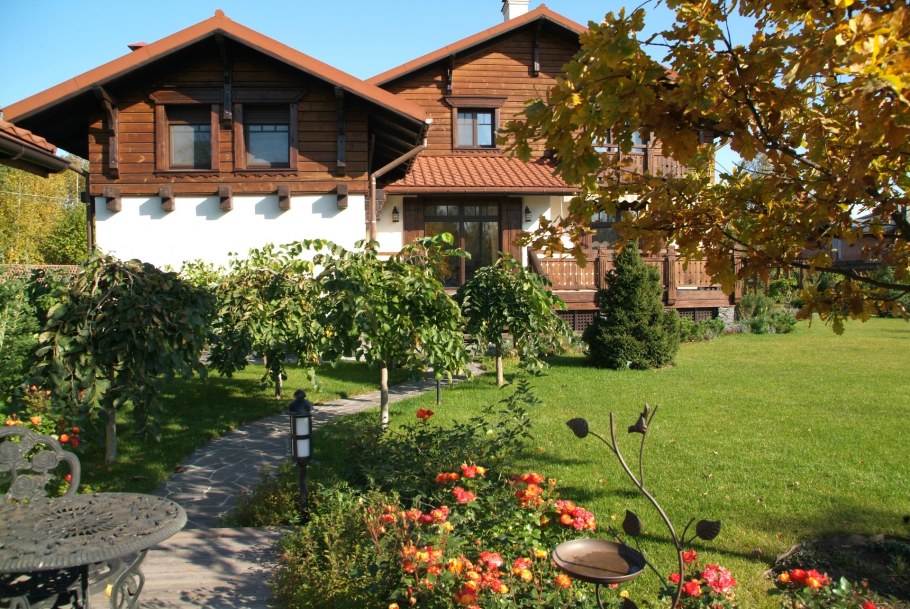 Дача Шале с садом