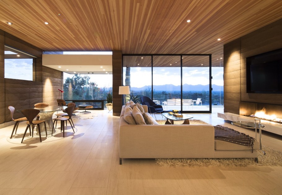 Деревянный дом внутри