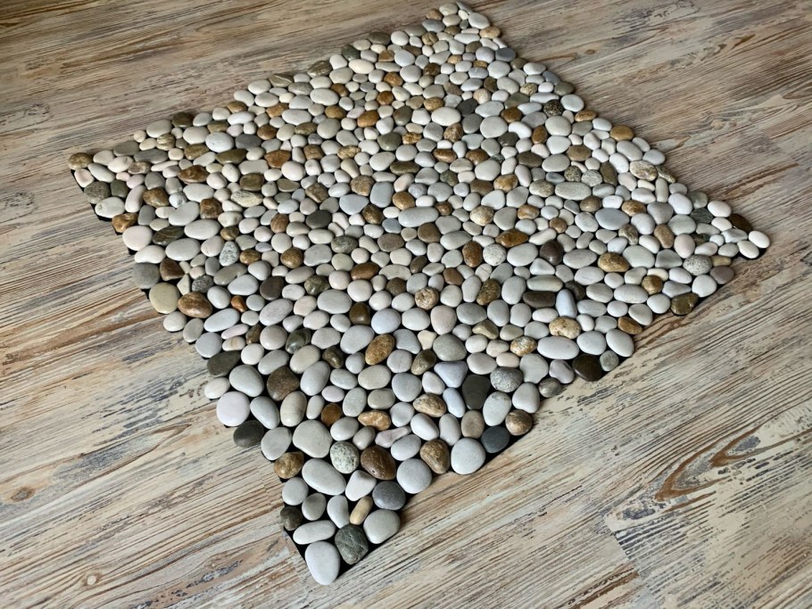 Коврик из камушков