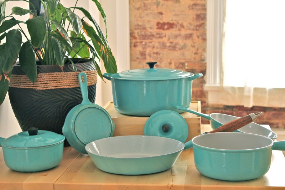 Сервировка стола в бирюзовом цвете