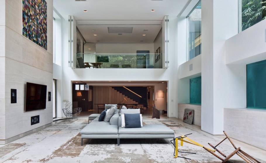 Двухэтажная квартира с бассейном внутри