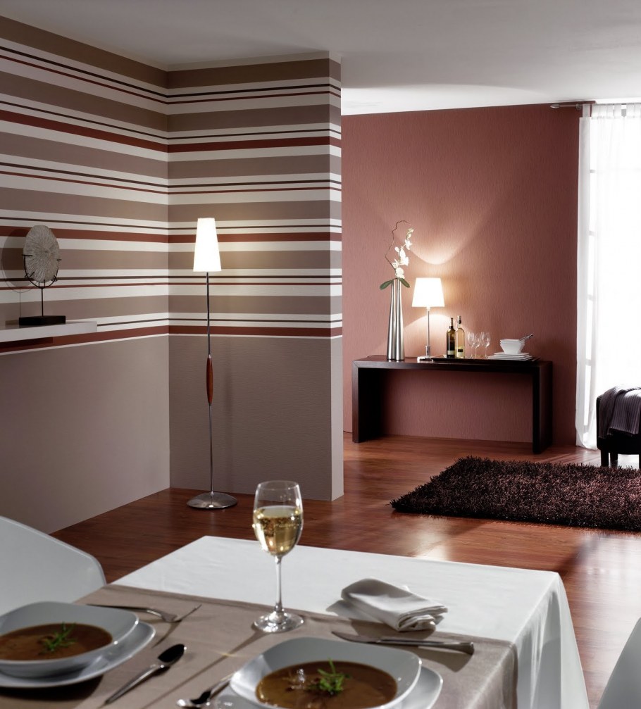 Горизонтальные полосы на стене в интерьере