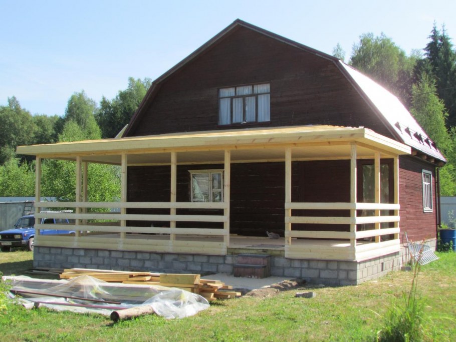 Открытая веранда с крыльцом