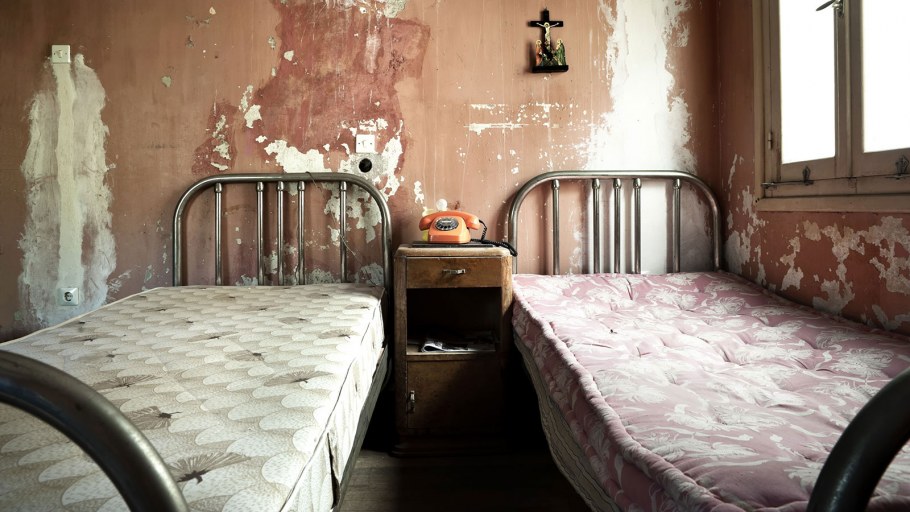 Домик в детской комнате